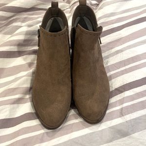 Brown suede Booties